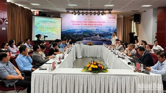 Các đại biểu dự toạ đàm.