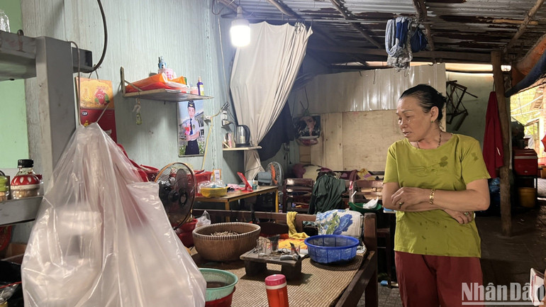 Theo phản ánh của nhiều người dân, dù tỷ lệ cây xanh xung quanh khu vực này là khá nhiều do đây là vùng nông thôn, nhưng mùi hôi bốc lên từ hai bãi rác của Công ty CP Đầu tư Phát triển Tâm Sinh Nghĩa và Công ty CP Vietstar khiến nhiều người dân phải chịu cảnh ô nhiễm không khí từ nhiều năm nay.