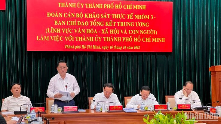 Đồng chí Nguyễn Trọng Nghĩa, Bí thư Trung ương Đảng, Trưởng Ban Tuyên giáo Trung ương phát biểu kết luận hội nghị.