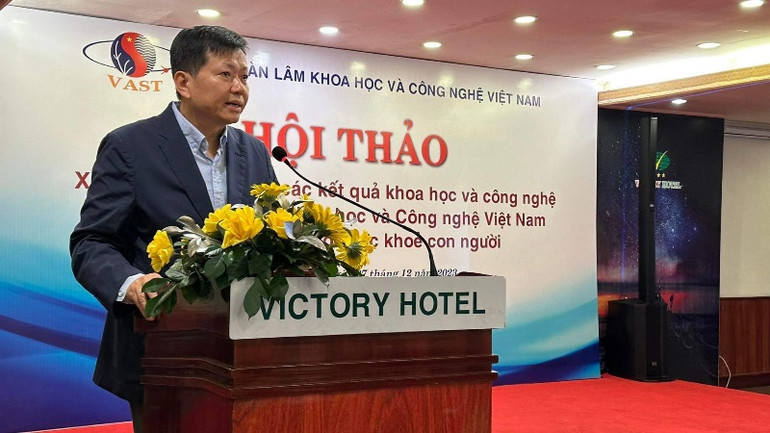 Phó Giáo sư, Tiến sĩ Phan Tiến Dũng, Trưởng Ban Ứng dụng và Triển khai công nghệ, Viện Hàn lâm Khoa học và Công nghệ Việt Nam phát biểu tại hội thảo.