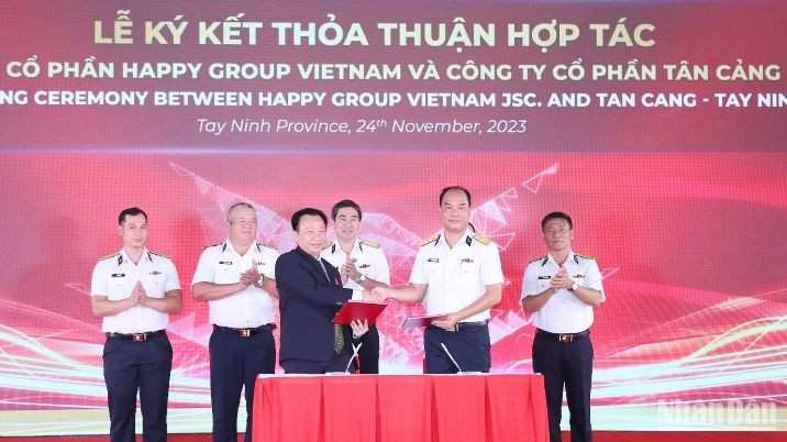 Công ty Cổ phần Tân Cảng Tây Ninh ký hợp tác với Công ty CP Happy Group Vietnam.
