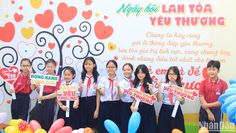 Cùng trẻ em lan tỏa các thông điệp yêu thương.