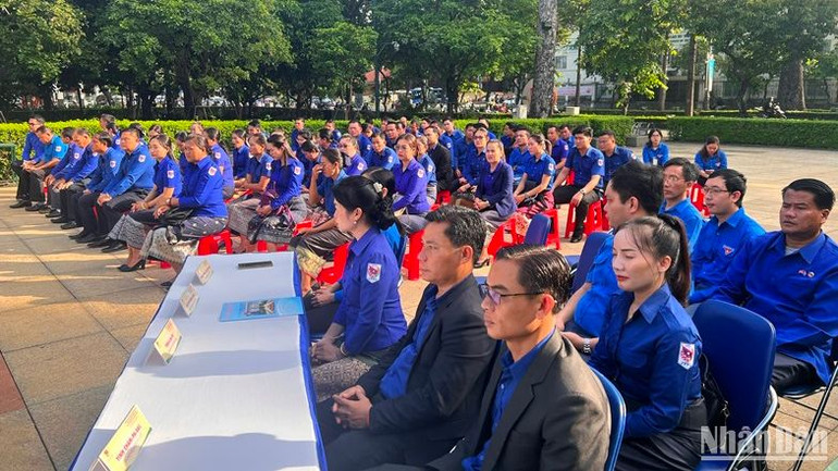 Đoàn thanh niên nước bạn Lào tham quan, học tập công tác thanh niên tại Thành phố Hồ Chí Minh.