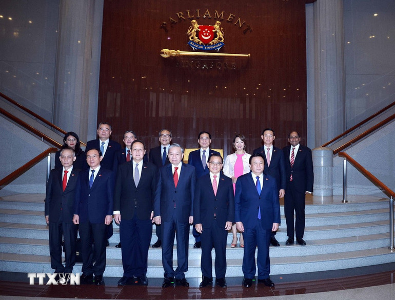 [Ảnh] Tổng Bí thư Tô Lâm gặp Chủ tịch Quốc hội Singapore Seah Kian Peng ảnh 1
