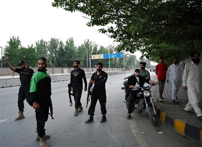 Lực lượng an ninh Pakistan tuần tra tại Rawalpindi ngày 10/5/2025. Ảnh: THX/TTXVN Lực lượng an ninh Pakistan tuần tra tại Rawalpindi ngày 10/5/2025. Ảnh: THX/TTXVN