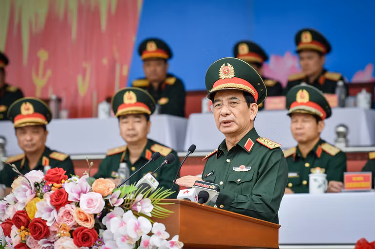 Đại tướng Phan Văn Giang, Ủy viên Bộ Chính trị, Phó Bí thư Quân ủy Trung ương, Bộ trưởng Bộ Quốc phòng phát biểu nhận xét về lễ hợp luyện diễu binh, diễu hành. (Ảnh: THÀNH ĐẠT) Đại tướng Phan Văn Giang, Ủy viên Bộ Chính trị, Phó Bí thư Quân ủy Trung ương, Bộ trưởng Bộ Quốc phòng phát biểu nhận xét về lễ hợp luyện diễu binh, diễu hành. (Ảnh: THÀNH ĐẠT)