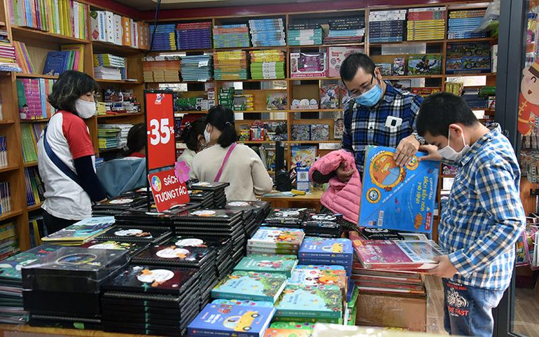 Những cuốn sách hay góp phần giáo dục, bồi dưỡng tư tưởng, lối sống tốt đẹp cho con người. (Ảnh Thanh Lâm)