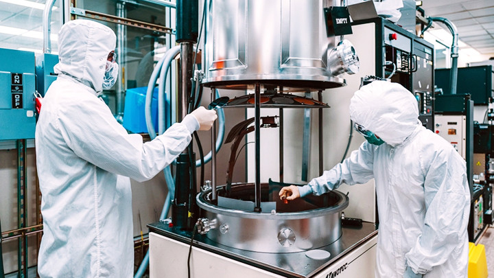 Mỹ đang tăng tốc sản xuất chip bán dẫn trong nước. Ảnh: CNN