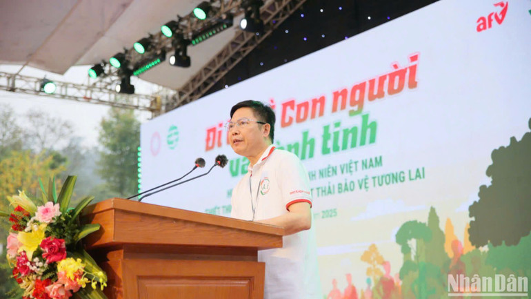 NGƯT, GS, TS, Phạm Văn Điển, Hiệu trưởng Trường Đại học Lâm nghiệp khẳng định: Đi bộ vì con người và hành tinh” là một trong những hoạt động mà giảng viên và sinh viên Đại học Lâm nghiệp thực hiện trách nhiệm của mình đối với sức khỏe bản thân và hành tinh.