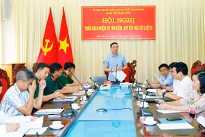 Phó Chủ tịch Ủy ban nhân dân thành phố Hải Phòng, Trưởng Ban Chỉ đạo 515 thành phố Đào Trọng Đức chỉ đạo công tác chuẩn bị, tổ chức khai quật, tìm kiếm hài cốt liệt sĩ tại khu vực Mả Chìa. (Ảnh: NGUYỄN LAN)