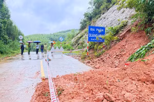 Sạt lở tại khu vực Khe Lá (dốc Đất), thuộc tổ dân phố Thanh Mai, phường Nguyễn Trãi, Hải Phòng. (Ảnh: NGỌC TIẾN)