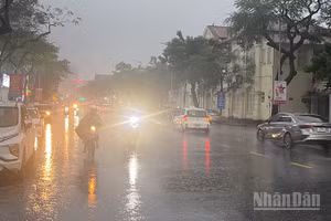 Thành phố Hải Phòng hiện có mưa to trên diện rộng. (Ảnh: XUÂN TRƯỜNG)