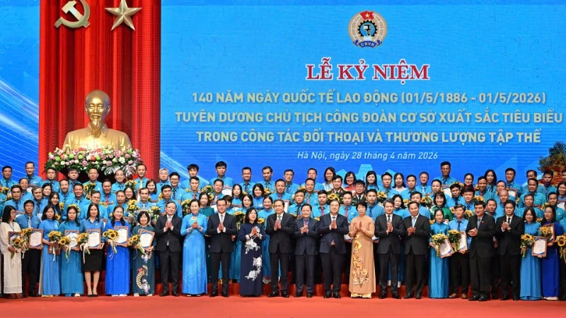 Kỷ niệm 140 năm Ngày Quốc tế Lao động: Tôn vinh chủ tịch công đoàn cơ sở xuất sắc