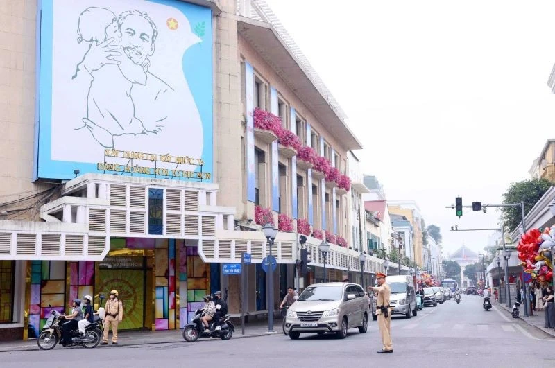 Hà Nội: Gần 1.300 vi phạm nồng độ cồn trong 5 ngày Tết, tai nạn giao thông giảm mạnh