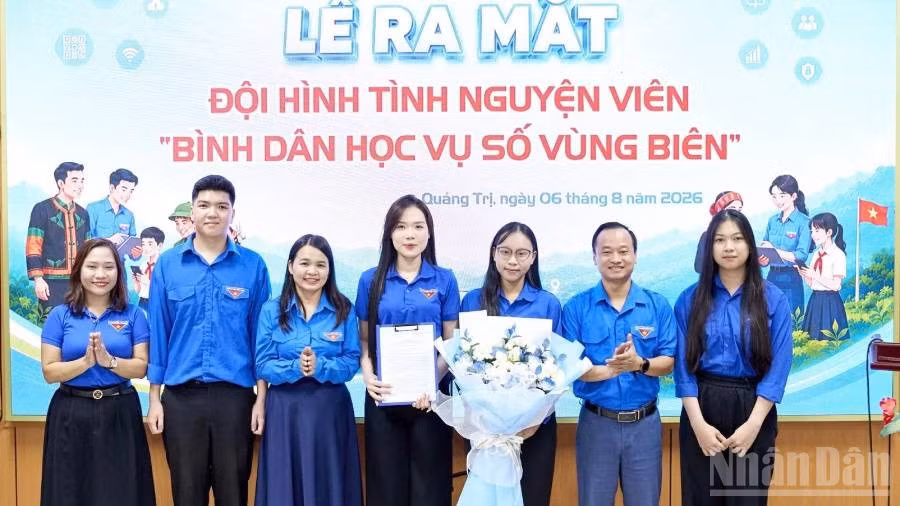 Ban Thường vụ Tỉnh Đoàn Quảng Trị tổ chức lễ ra mắt đội hình tình nguyện viên “Bình dân học vụ số vùng biên” (Ảnh: HƯƠNG GIANG)