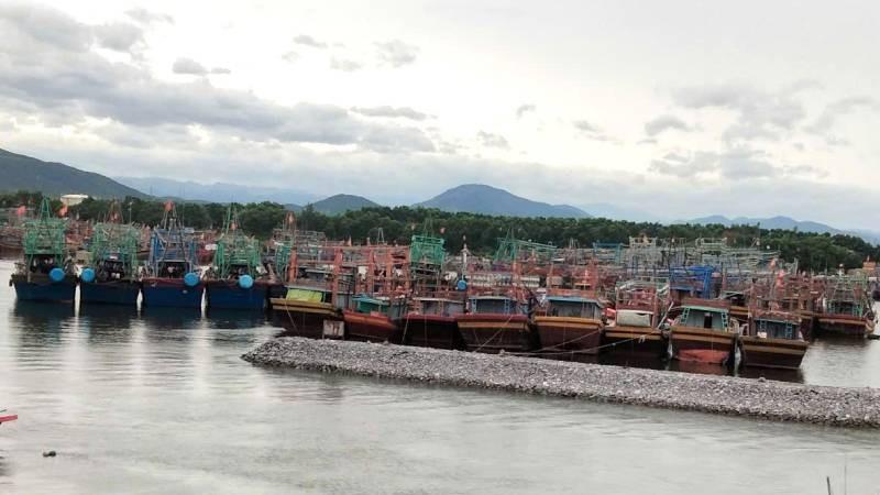 Tàu thuyền của ngư dân Quảng Trị neo đậu ở Khu neo đậu tránh trú bão sông Gianh. 