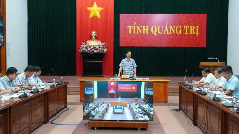 Ủy ban nhân dân tỉnh Quảng Trị tổ chức buổi làm việc về công tác giải phóng mặt bằng Dự án đường sắt tốc độ cao. (Ảnh: QN)