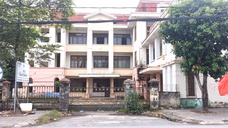 Trụ sở Ủy ban nhân dân phường Bắc Lý, thành phố Đồng Hới, tỉnh Quảng Bình trước đây hiện đang bỏ hoang. (Ảnh minh họa)