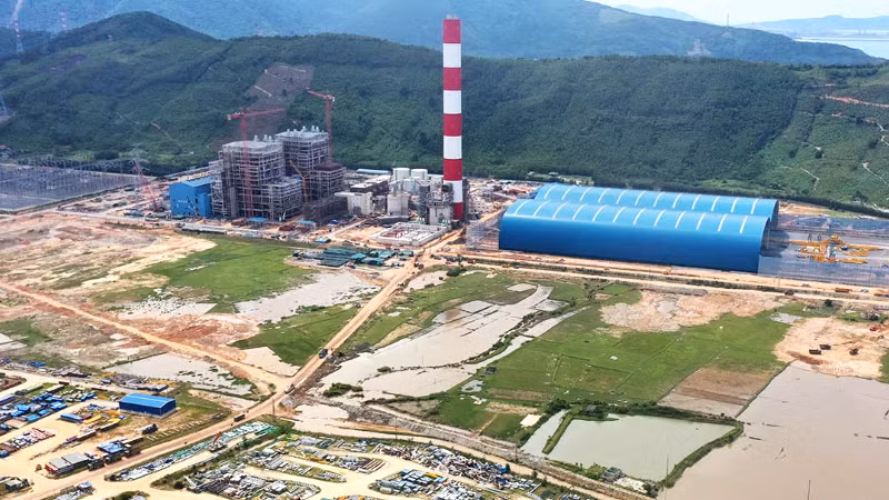 Nhà máy nhiệt điện Quảng Trạch I nhìn từ trên cao.
