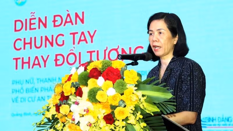 Phó Chủ tịch Trung ương Hội Liên hiệp Phụ nữ Việt Nam Nguyễn Thị Minh Hương phát biểu khai mạc Diễn đàn.