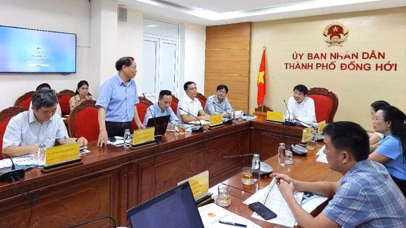 Giáo sư, Tiến sĩ Vũ Minh Cát, nguyên Trưởng khoa Kỹ thuật biển, Trường Đại học Thủy lợi phát biểu tại hội thảo