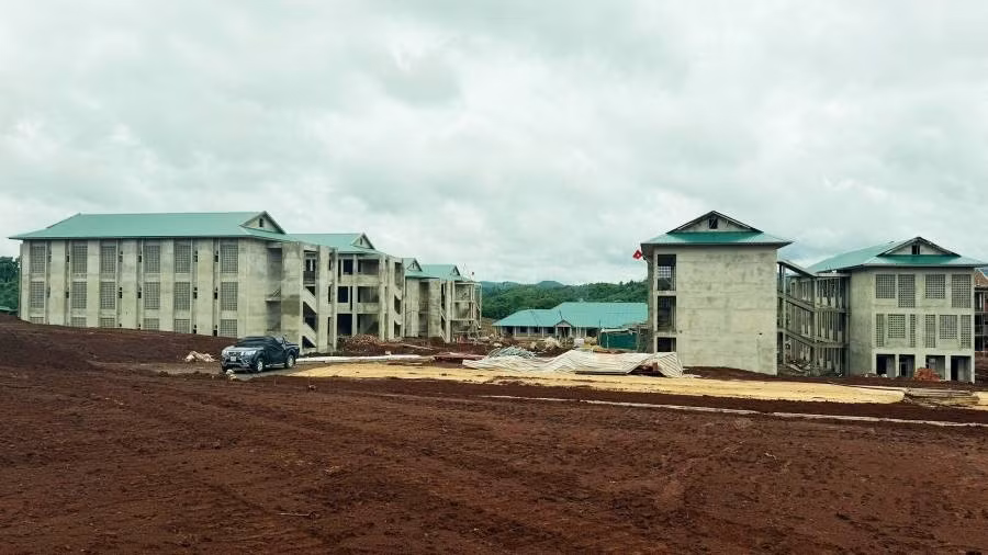 Dự án Trường phổ thông nội trú tiểu học và trung học cơ sở xã Hướng Phùng đang được đẩy nhanh tiến độ thi công để kịp hoàn thành vào cuối tháng 8/2026
