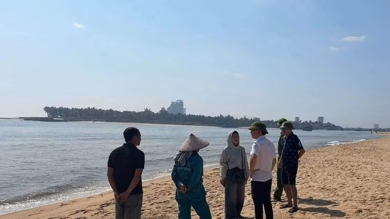 Hiện trường nơi xảy ra vụ người tắm biển mất tích chiều tối 28/2.