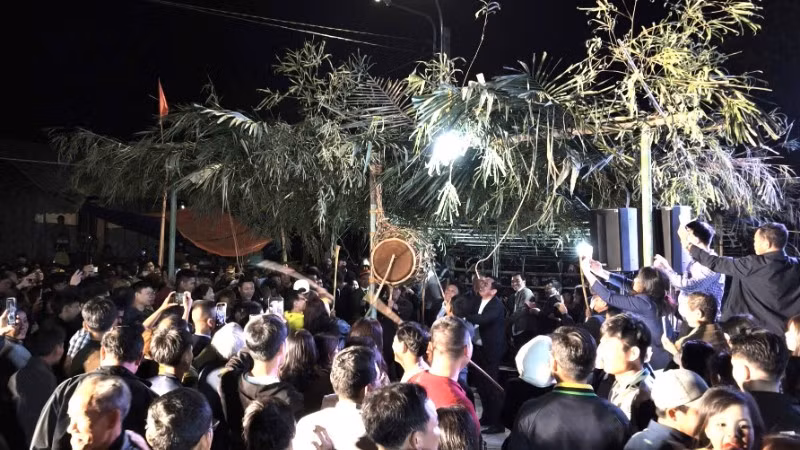 Tưng bừng lễ hội đập trống của người Ma Coong, xã Thượng Trạch, tỉnh Quảng Trị. 