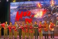 Đoàn làm phim "Mưa đỏ" tại buổi ra mắt.