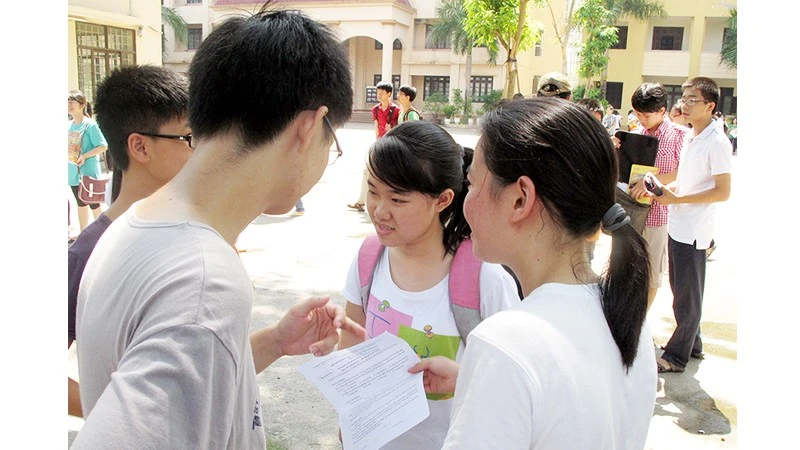 Hà Nội bỏ hộ khẩu tuyển sinh lớp 10, Bộ Y tế sẵn sàng y tế cho bầu cử