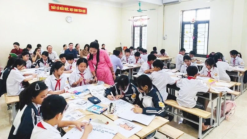 Tranh luận về bộ SGK thống nhất: Minh bạch và căn cứ khoa học là yếu tố then chốt