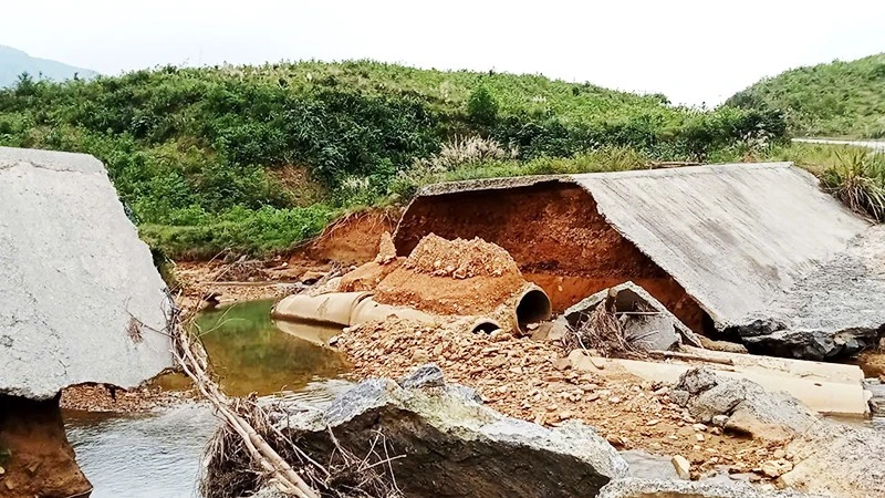 Cát - Trỉa: Hơn 500 Người Dân Vân Kiều Sống Trong Ám Ảnh Vì Con Đường Đứt Gãy Sau Lũ