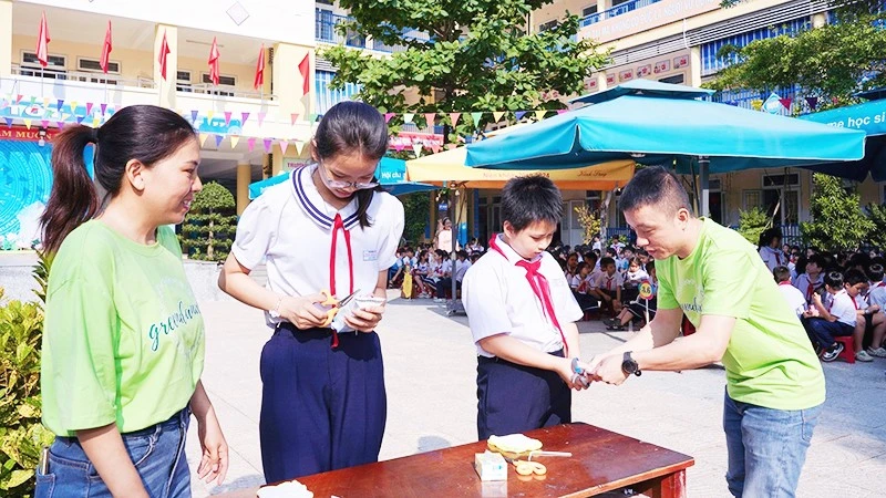 Chung tay vì môi trường: Học sinh Đà Nẵng hào hứng tham gia phân loại rác thải