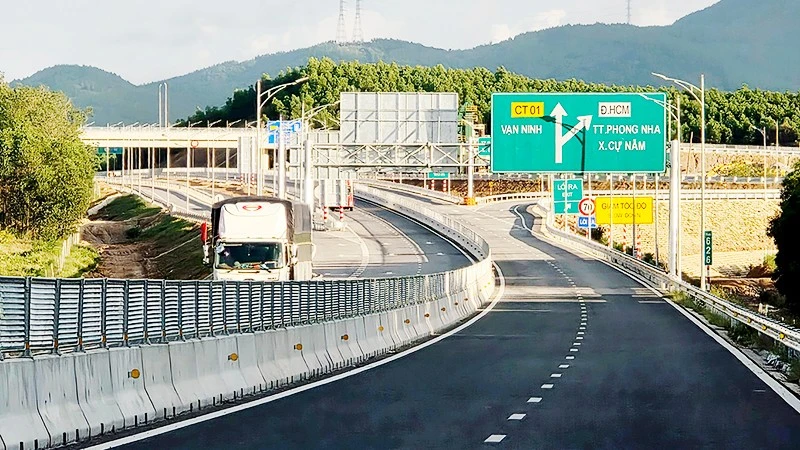Kinh tế Việt Nam hoàn thành vượt 15 chỉ tiêu, mở ra thời cơ mới năm 2026