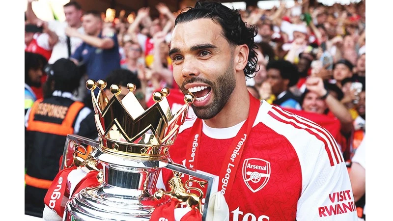 David Raya - bàn tay vàng giúp Arsenal vô địch Premier League sau 22 năm chờ đợi