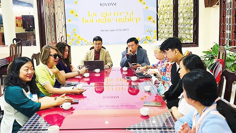 Văn học đối mặt với thách thức từ AI: Nguy cơ đánh mất giá trị cốt lõi