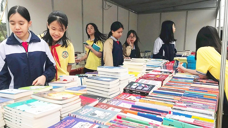 Tác giả đối mặt thách thức AI trong văn chương: Giữ gìn sự trung thực và bản sắc sáng tạo