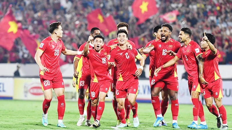 CĐV Malaysia Giương Băng-Rôn Phản Đối FAM Trên Sân Việt Nam, Đòi Lại Danh Dự
