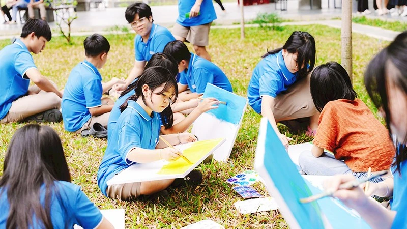 Dự Án 'Chạm Sáng Tạo 2026 - Riz Lơ Ngơ' Khởi Động, Thu Hút Giới Trẻ Khám Phá Nghệ Thuật