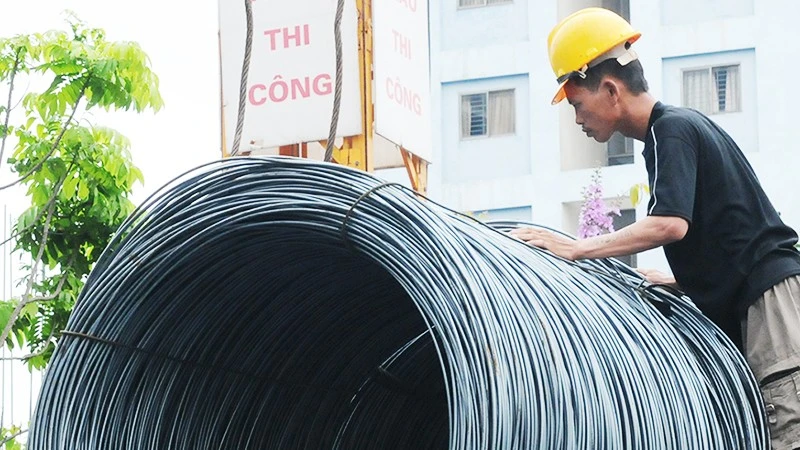 Giá xăng tăng kéo theo vật liệu xây dựng leo thang, 44 dự án nghìn tỷ chịu ảnh hưởng