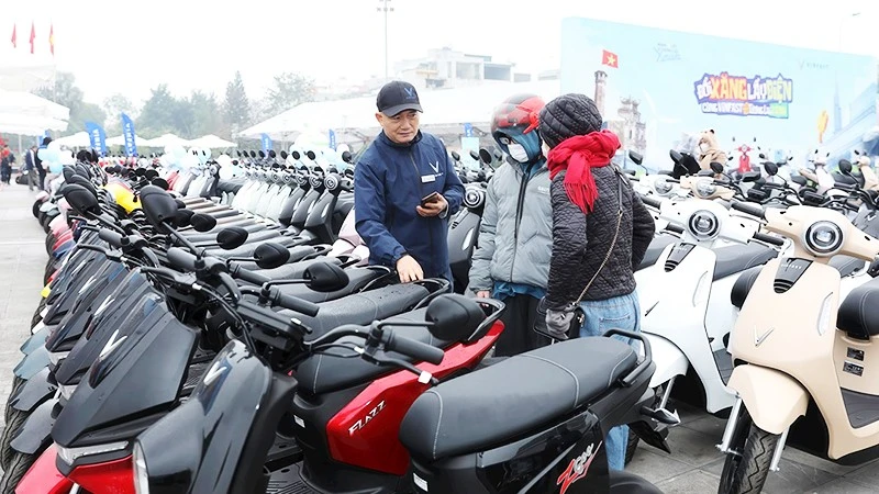 Việt Nam Vươn Lên Top 3 Thế Giới Về Xe Máy Điện, Cuộc Đua Nóng Giữa VinFast Và Honda