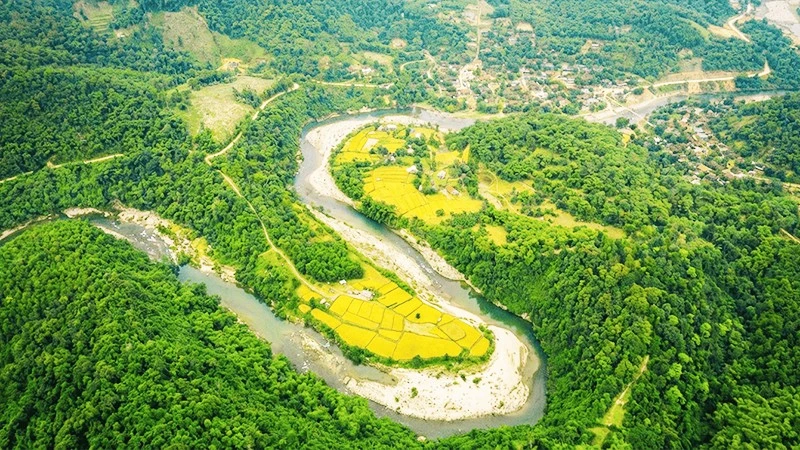 Sông Lam ở Con Cuông: Khúc thơ bắt nhịp đôi bờ