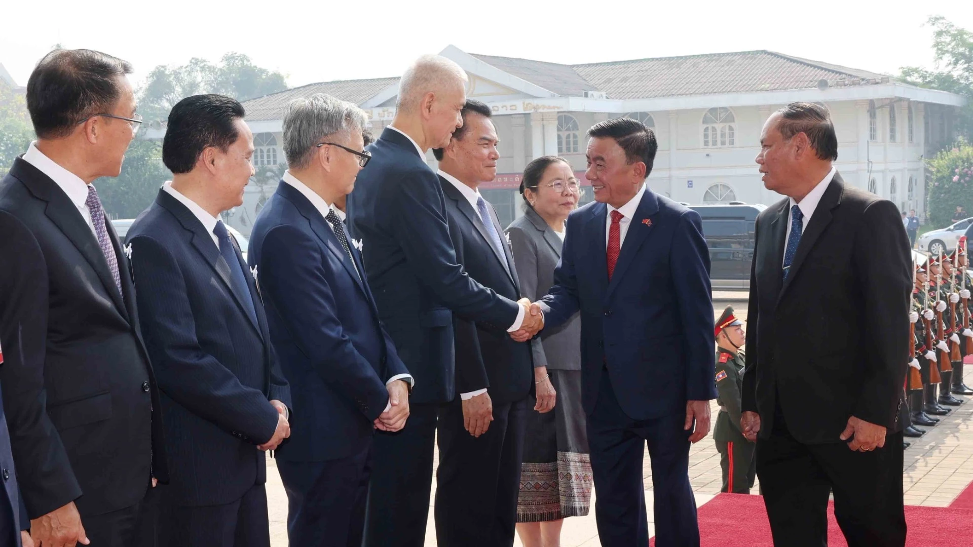 Lãnh đạo cấp cao Việt - Lào hội đàm, tăng cường quan hệ đặc biệt