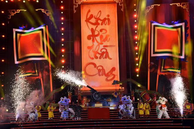 Nghi thức “Thần công khai hỏa” mở màn cho chương trình khai hội văn hóa-thể thao Thành phố Hồ Chí Minh năm 2026.