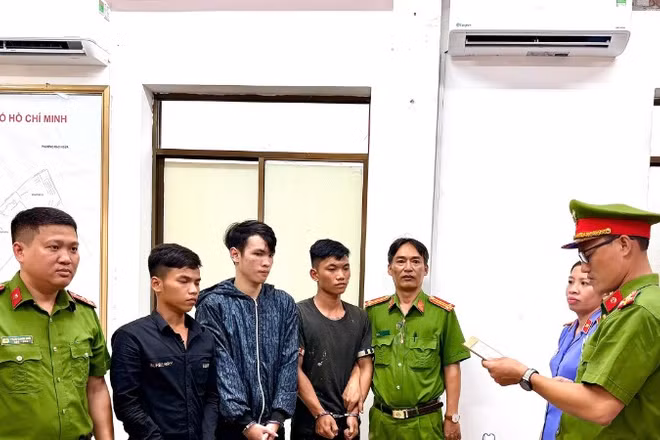 Từ trái sang: Phan Văn Nhựt, Lê Phú Thành, Nguyễn Quốc Chỉnh.
