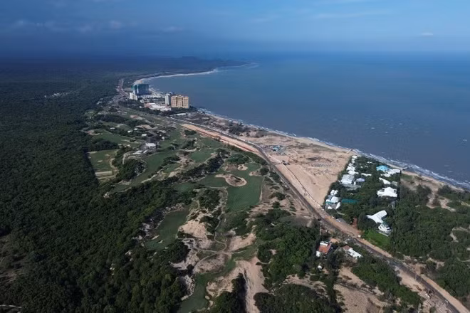 Vùng biển Hồ Tràm, nơi có nhiều dự án du lịch nghỉ dưỡng cao cấp.