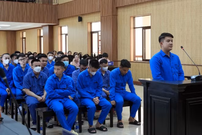 Các bị cáo tại phiên tòa.