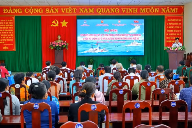 Quang cảnh hội nghị tuyên truyền về biển đảo của Việt Nam và phòng chống IUU tại xã Phước Hải.