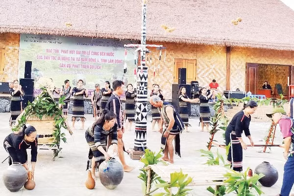Tái hiện lễ hội truyền thống của dân tộc M'Nông tại Lâm Đồng gắn với phát triển du lịch.