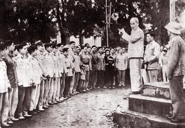 Chủ tịch Hồ Chí Minh đến thăm và huấn thị cho cán bộ, chiến sĩ Công an nhân dân, tháng 2/1961. (Ảnh Tư liệu)